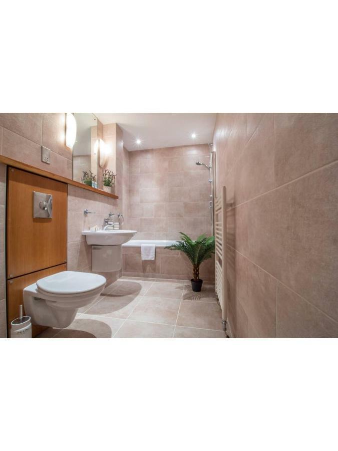 Central And Stylish One Bedroom Apartment Edinburg Exteriör bild